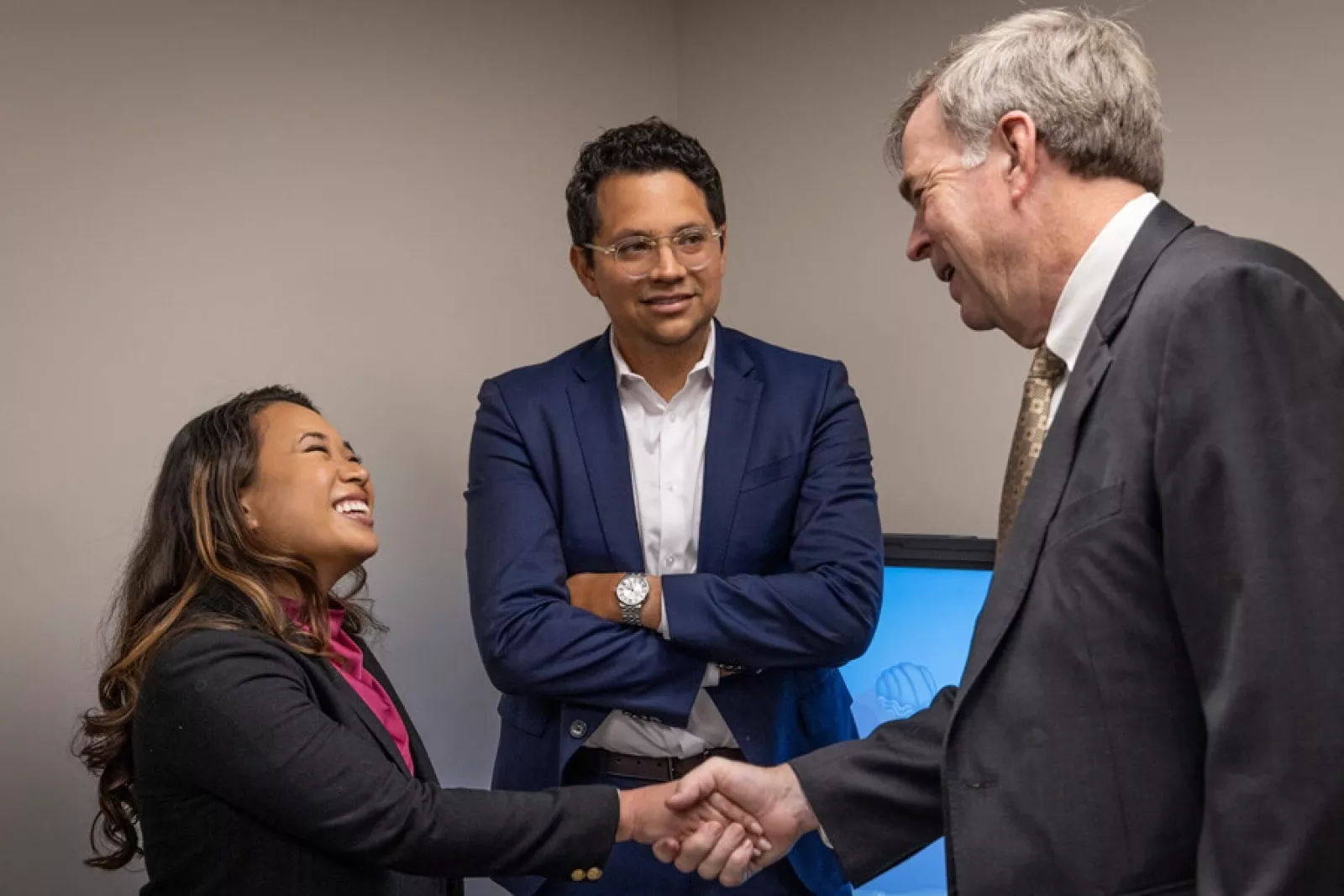 Dr. Singhapakdi shakes Huntsville Mayor Tommy Battle's hand