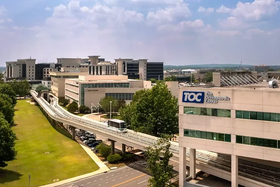 A photo of the exterior of the Huntsville Hospital campus as it stretches from TOC (The Orthopaedic Center).